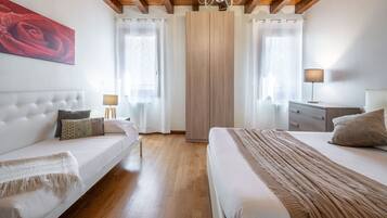 Apartamento superior, 1 quarto (Apt3 - Check-in online) | 1 quarto, individualmente decorados, individualmente mobiliados
