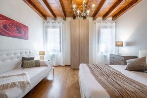 Superior Apartment, 1 Bedroom (Apt3 - Check-in online) | 1 bedroom, individually decorated, individually furnished, soundproofing - Design Palace Apartments (Venice)