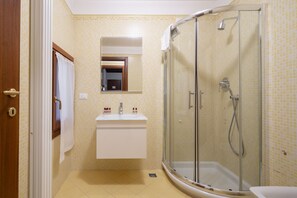 Superior Apartment, 2 Bedrooms (Apt1 - Check-in online) | Bathroom | Hair dryer, bidet, towels, soap - Design Palace Apartments (Venice)