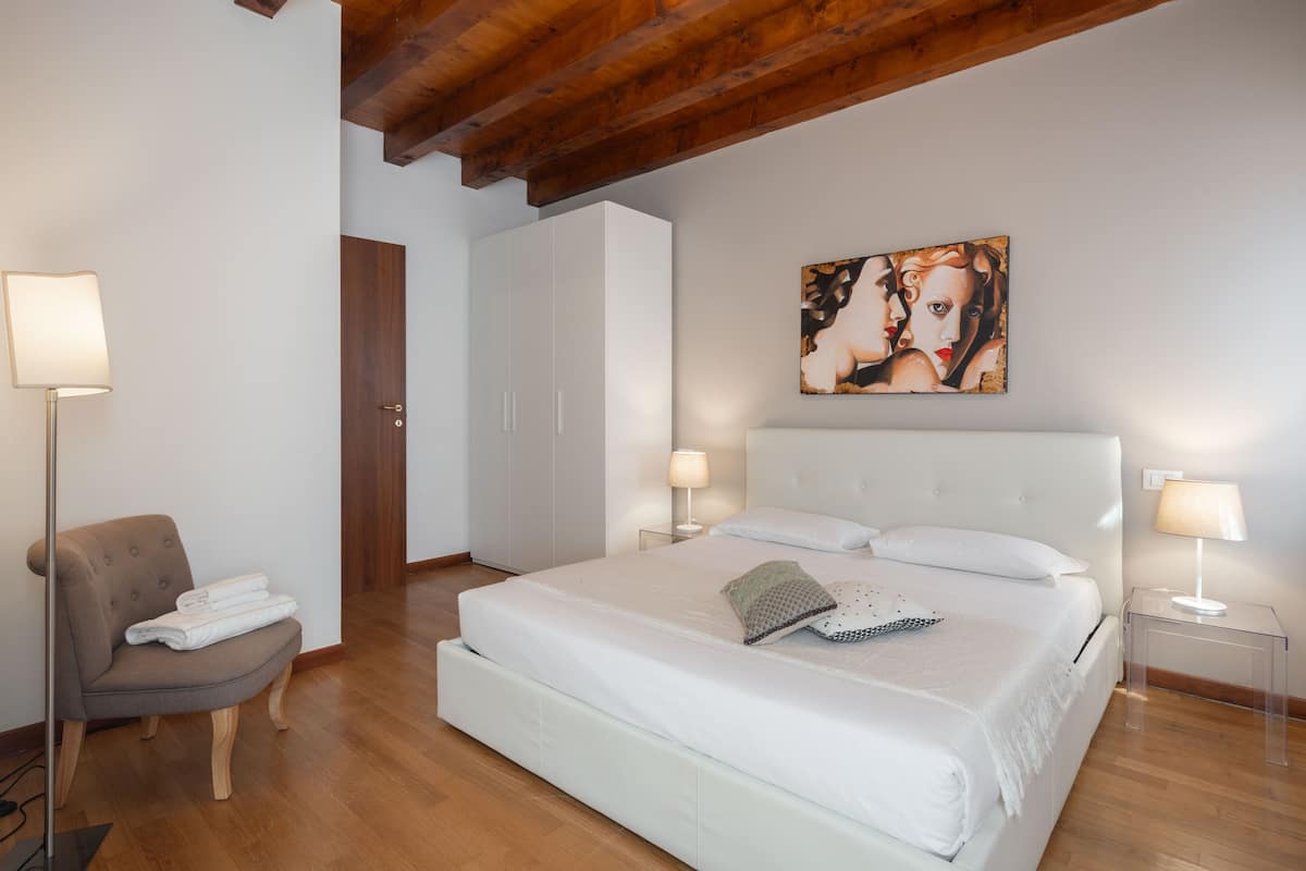 Superior Apartment, 2 Bedrooms (Apt1 - Check-in online) | 1 bedroom, individually decorated, individually furnished, soundproofing