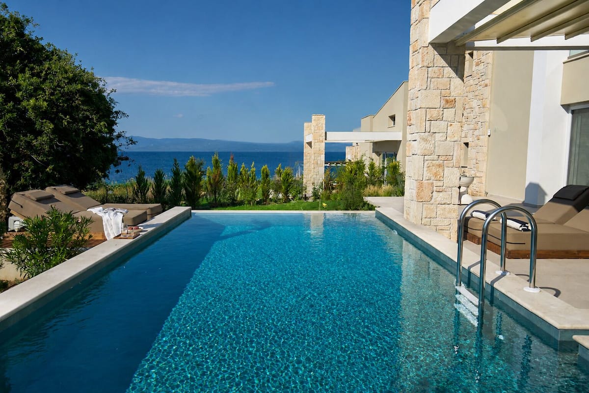 Residential Villa 3 Bedroom with heated private pool | In-room safe, blackout drapes, iron/ironing board, WiFi (free)