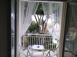 In-room safe, desk, cribs/infant beds, rollaway beds