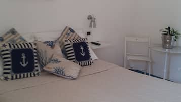 Zimmersafe, Schreibtisch, Babybetten, Zustellbetten