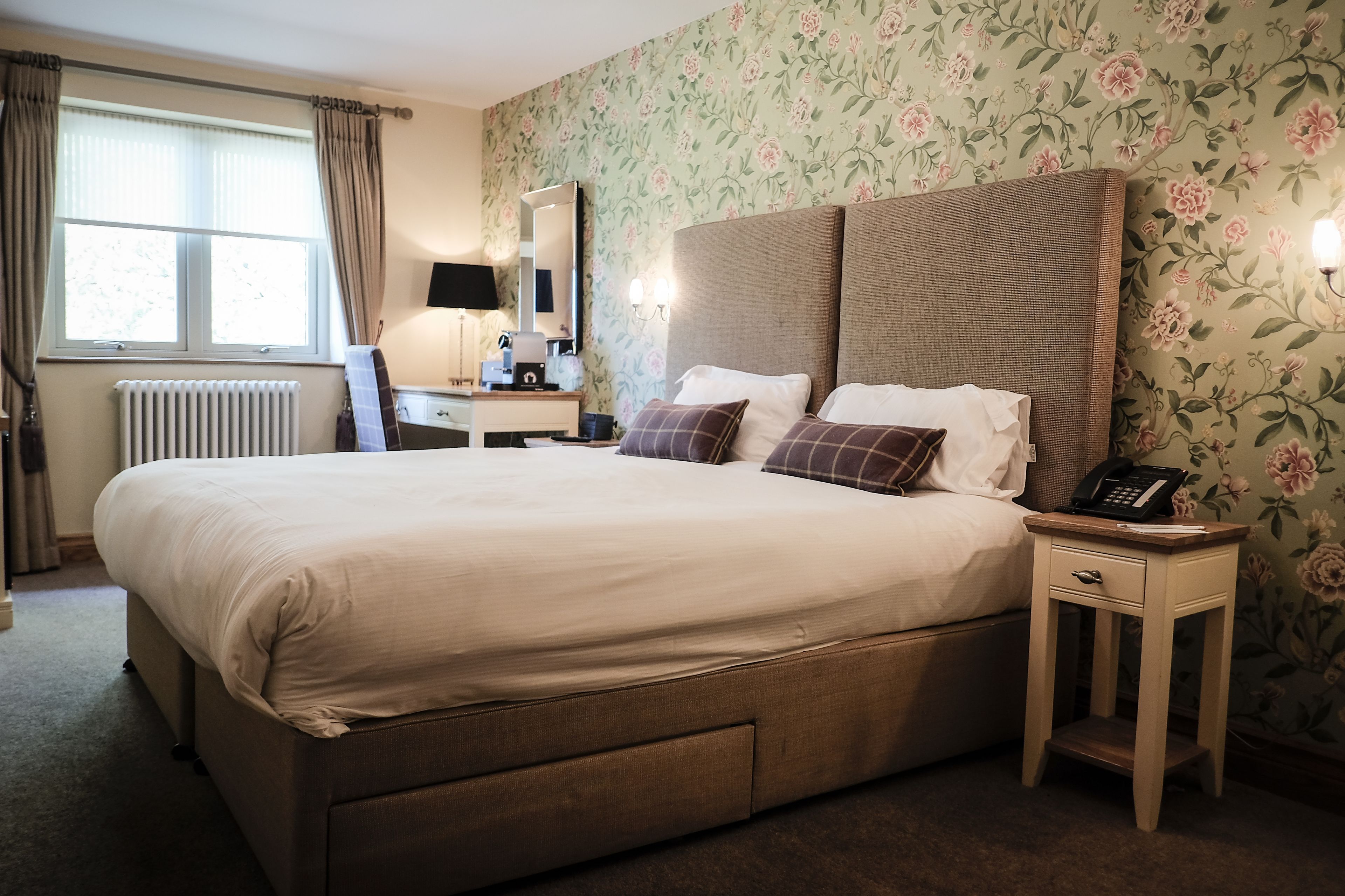 Superior King/Twin Room | Minibar, in-room safe, individually decorated, individually furnished