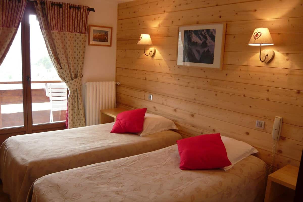 in-room safe, desk, cots/infant beds, free wifi