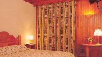 Desk, iron/ironing board, cots/infant beds, free WiFi