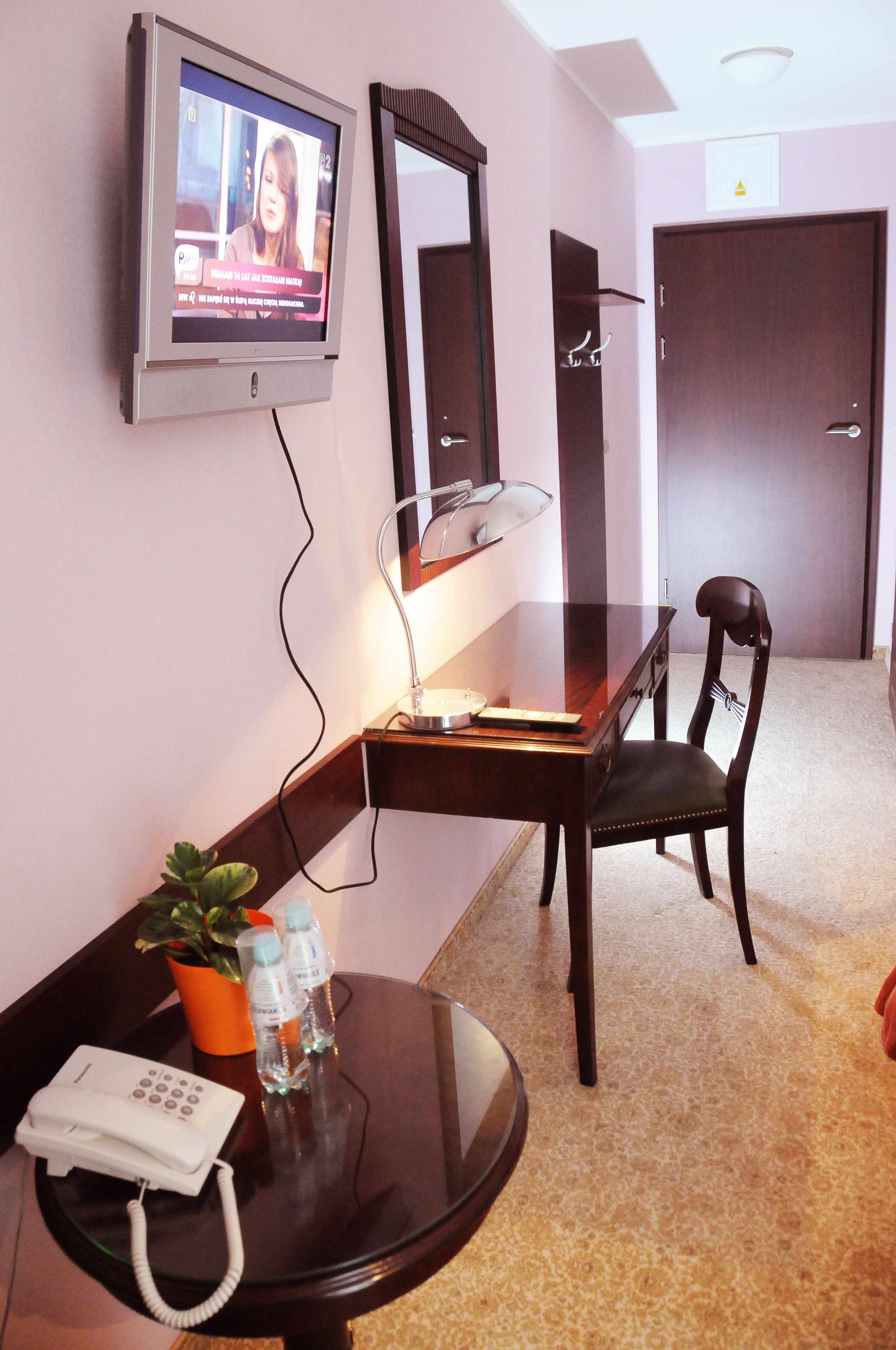 single room | room amenity