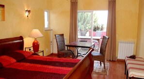 Dobbeltrom, terrasse | Wi-fi (inkludert) og sengetøy