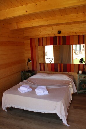 Free WiFi, bed sheets - Inn Seventies Cheap & Chic (Lagos)