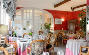 Lunch and dinner served, local cuisine