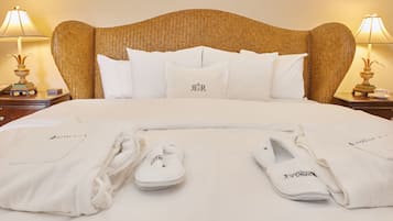 Suite Exécutive, 1 trÚs grand lit, baignoire à jets, vue lac | 1 chambre, literie de qualité supérieure, surmatelas