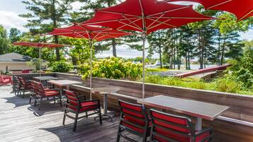 Petit déjeuner, déjeuner et dßner servis sur place