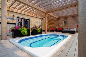 Body treatments, hydrotherapy, aromatherapy, hot stone massages