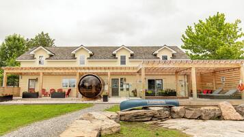 Cottage, 4 Bedrooms, Non Smoking, Pets allowed (Lake House) | Iron/ironing board, free WiFi, individually decorated