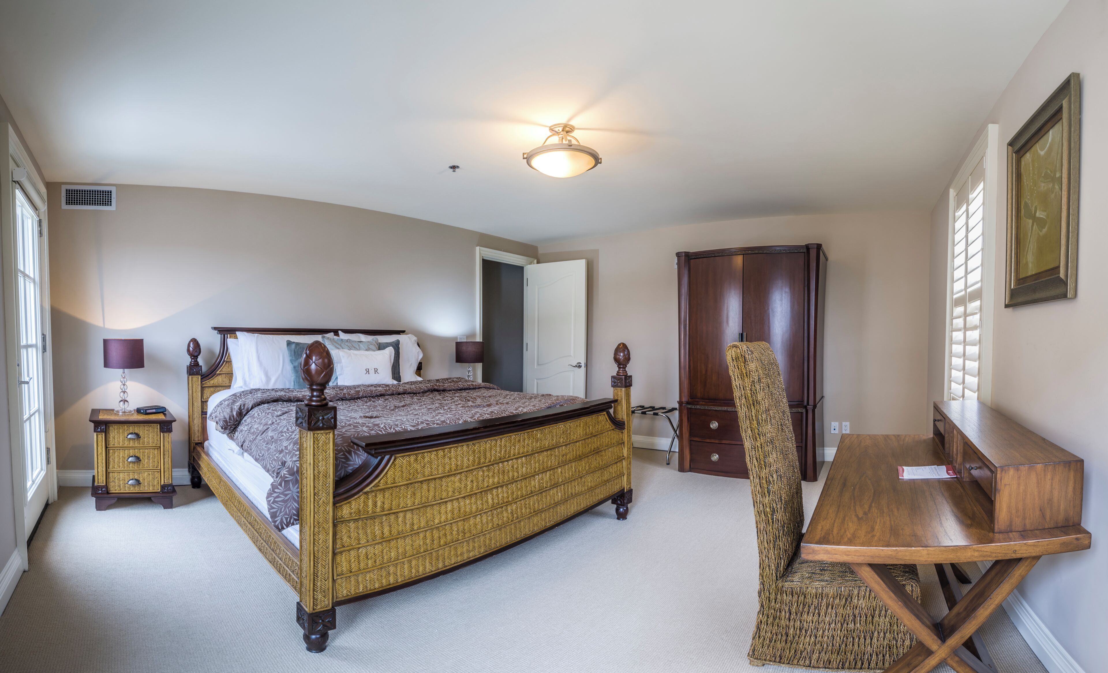 Suite, 1 King Bed, Non Smoking, Pets not allowed (Courtyard)