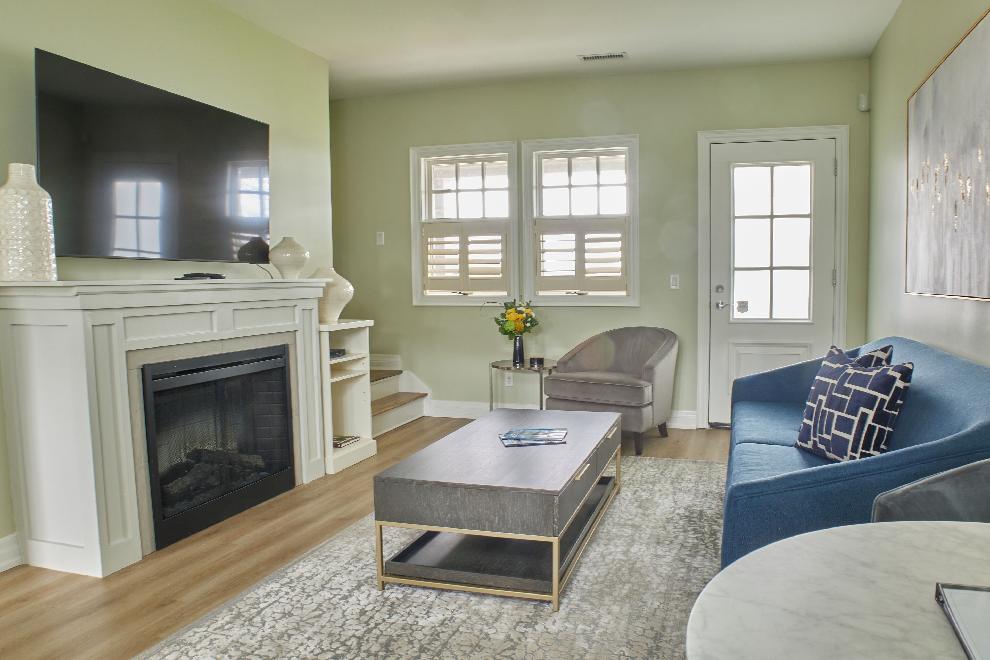 Loft Eksekutif | Area keluarga | TV dan buku