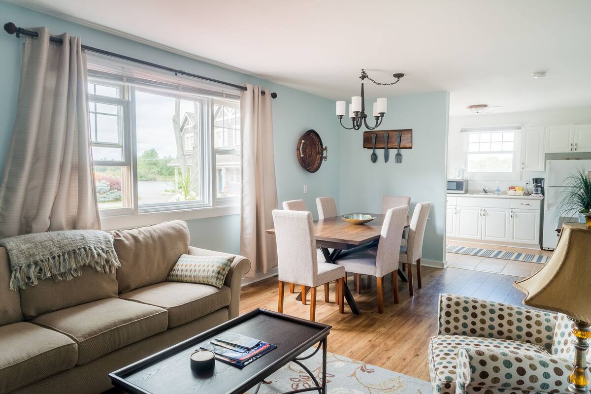 the lakehouse | living area | tv, books