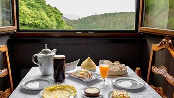 Free daily full breakfast