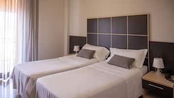 Chambre Double Standard | Minibar, coffres-forts dans les chambres, bureau, rideaux occultants