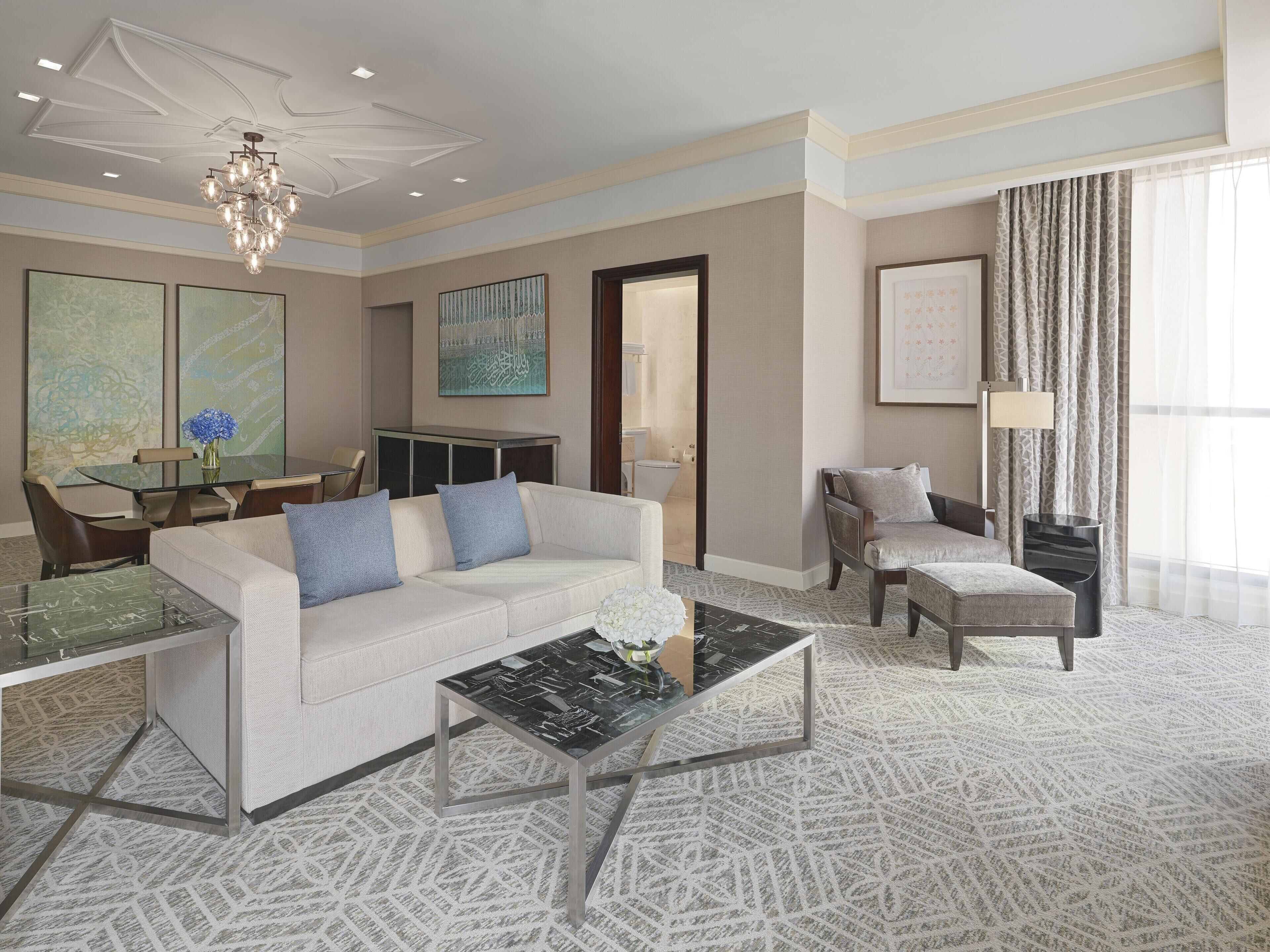 Regency, Suite, 1 King Bed | In-room safe, desk, blackout drapes, soundproofing