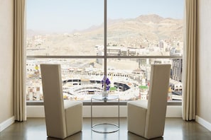 In-room safe, desk, blackout curtains, soundproofing - Jabal Omar Hyatt Regency Makkah (Makkah)