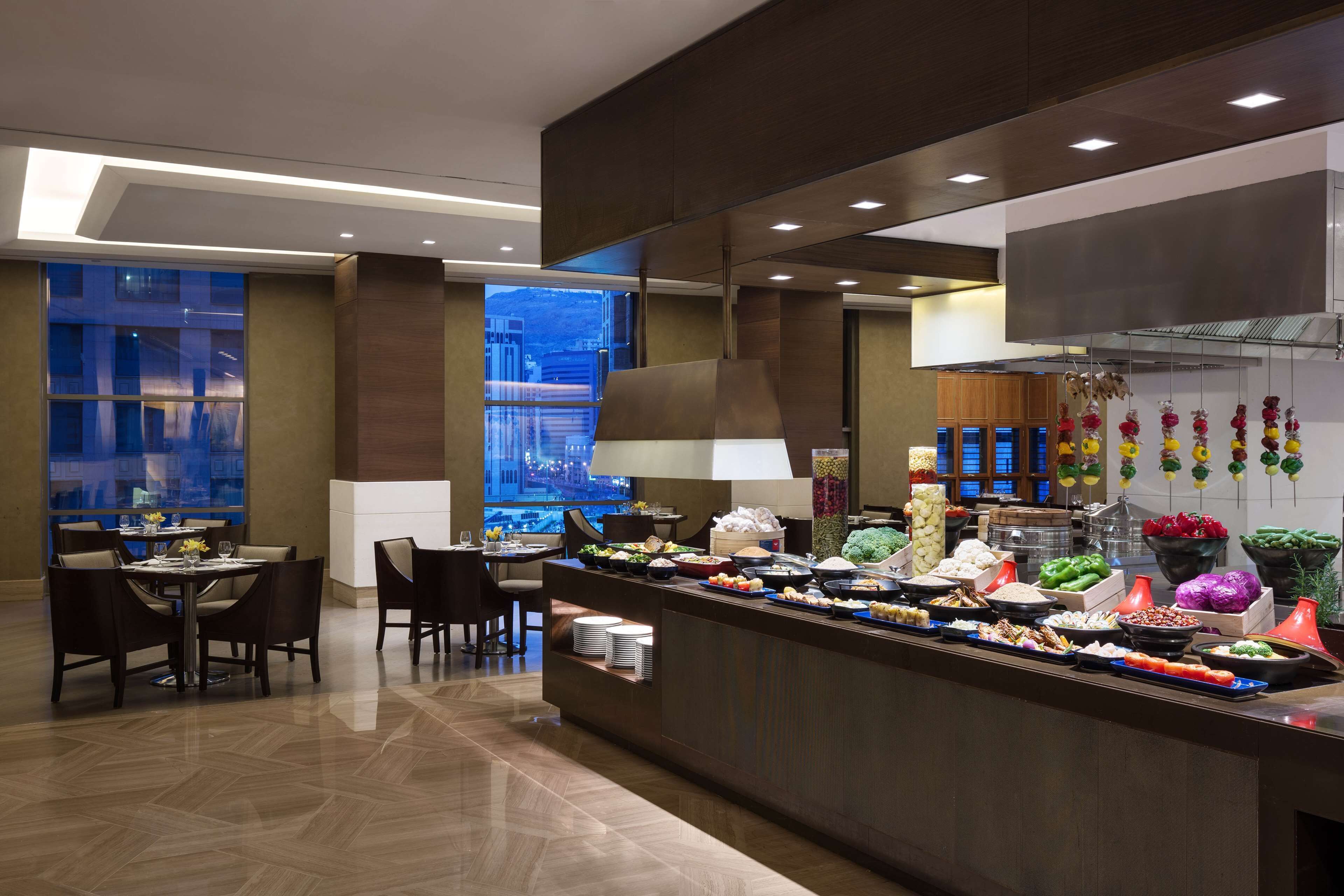 2 restaurants, international cuisine