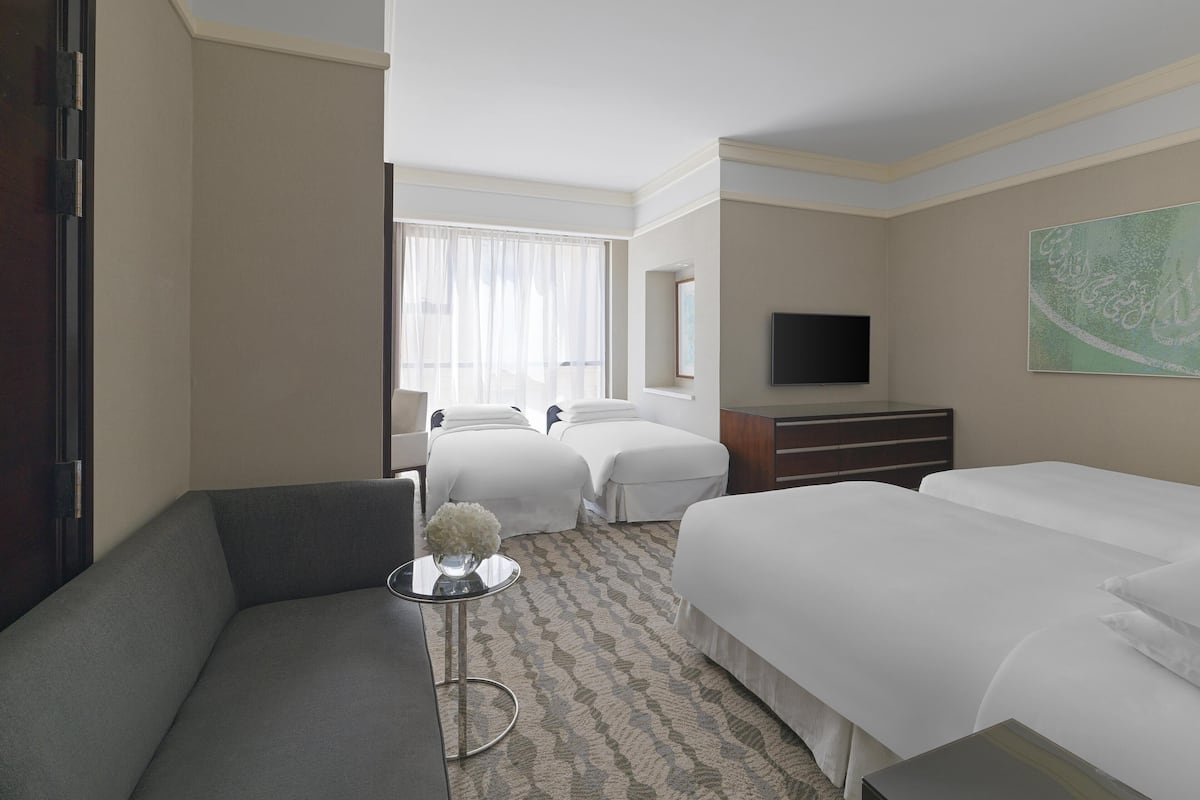 ルーム (4 Twin Beds) | セーフティボックス (室内)、デスク、遮光カーテン、防音設備