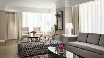 Caja de seguridad en la habitación, escritorio y cortinas blackout