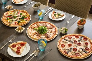 2 restaurants, international cuisine - Jabal Omar Hyatt Regency Makkah (Makkah)