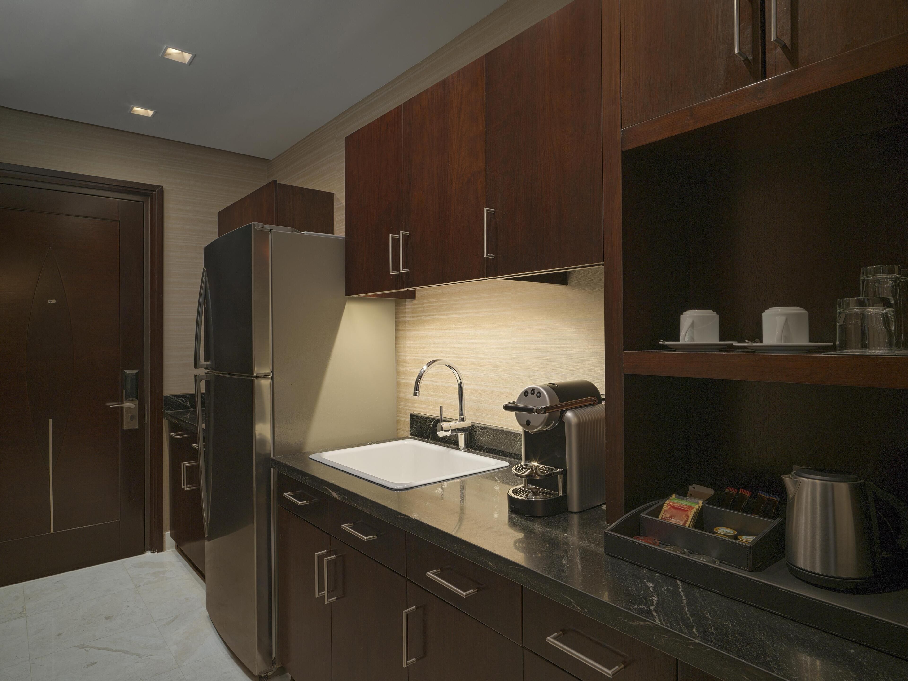 Suite (PRINCE) | In-room safe, desk, blackout drapes, soundproofing