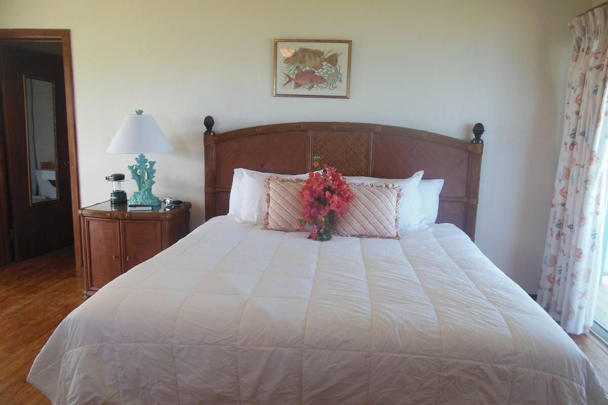 Egyptian cotton sheets, premium bedding, iron/ironing board