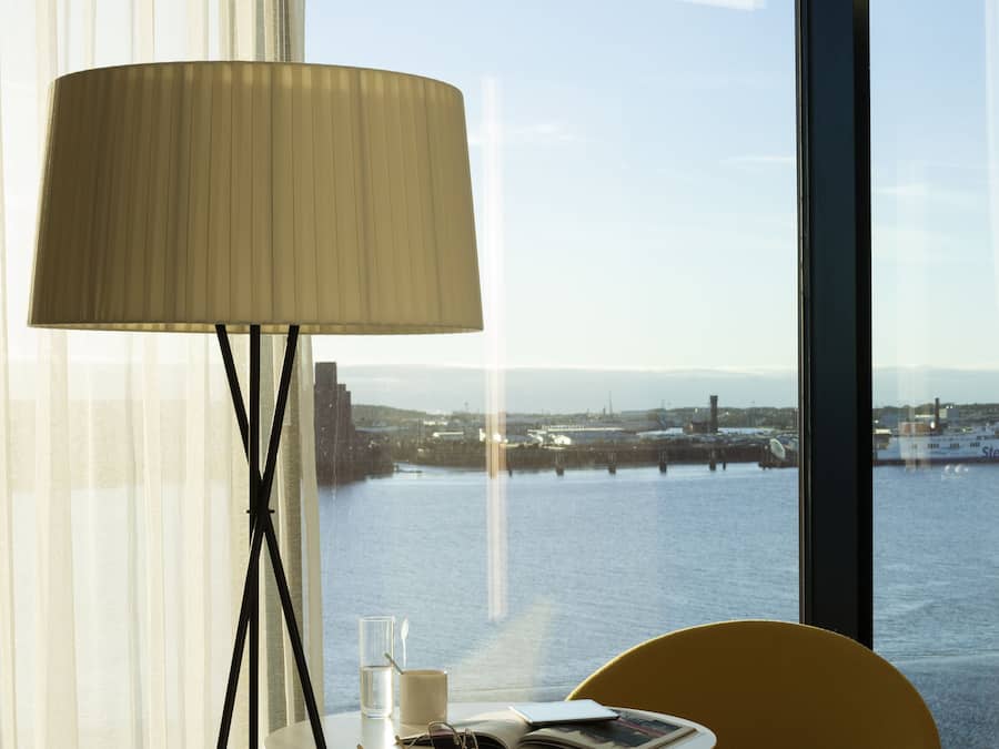 Hypo-allergenic bedding, in-room safe, desk, blackout curtains