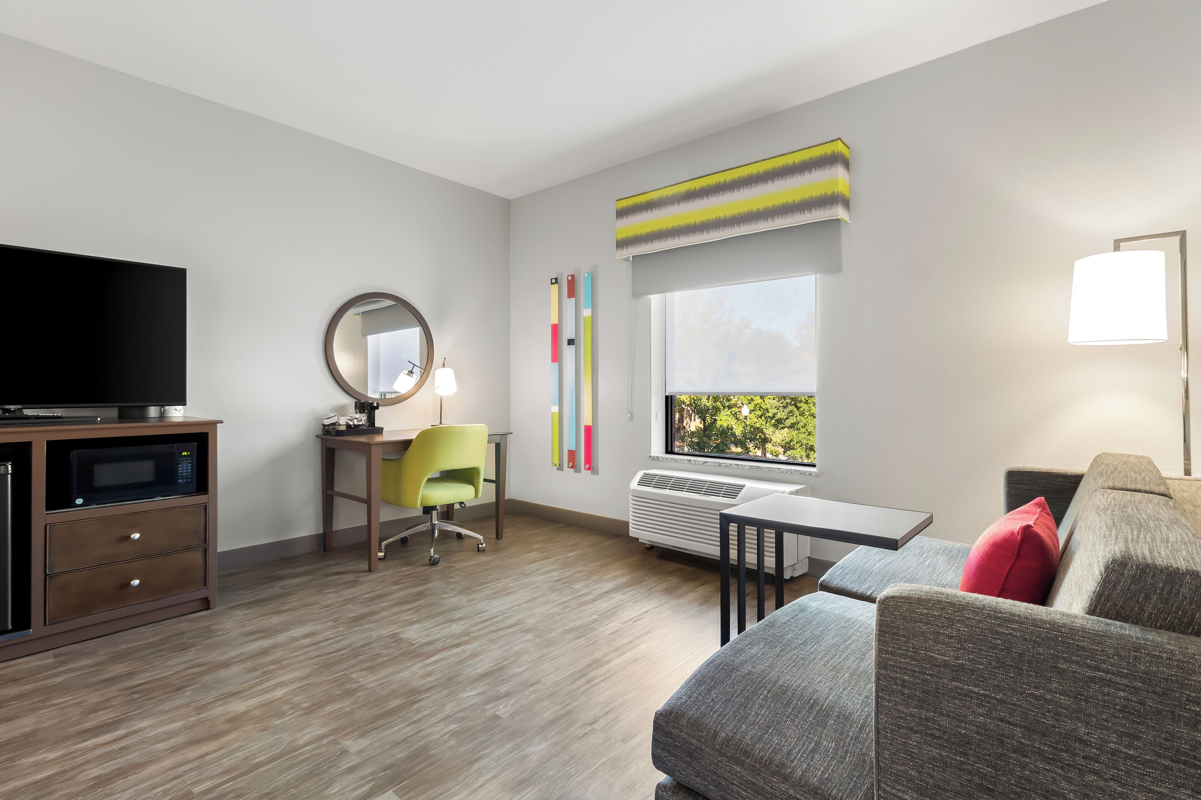 Coffres-forts dans les chambres, fer et planche à repasser