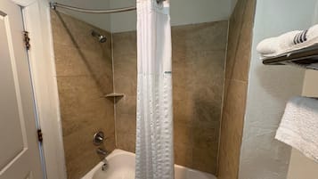 Hårføner og håndklær