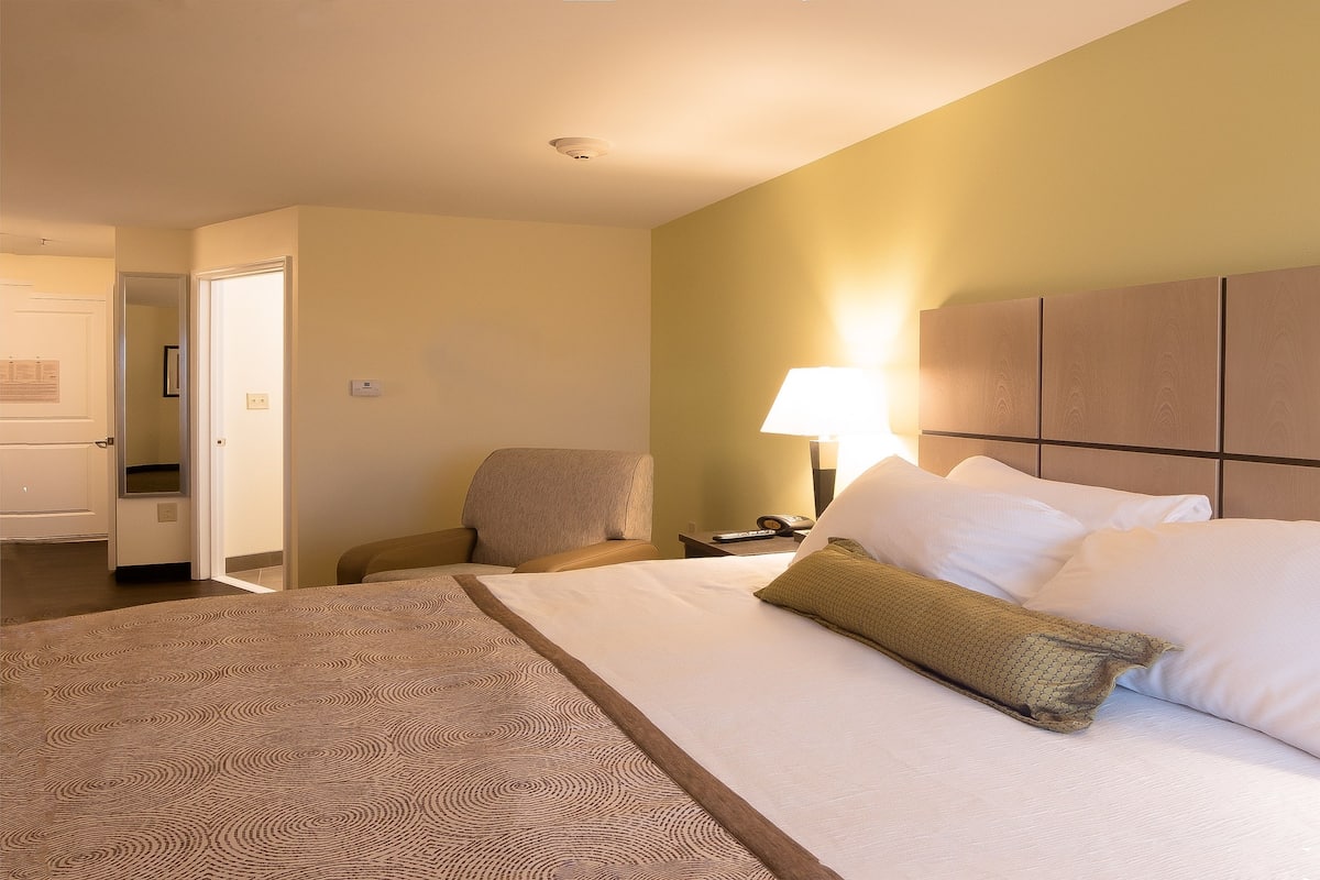 1 bedroom, in-room safe, desk, iron/ironing board