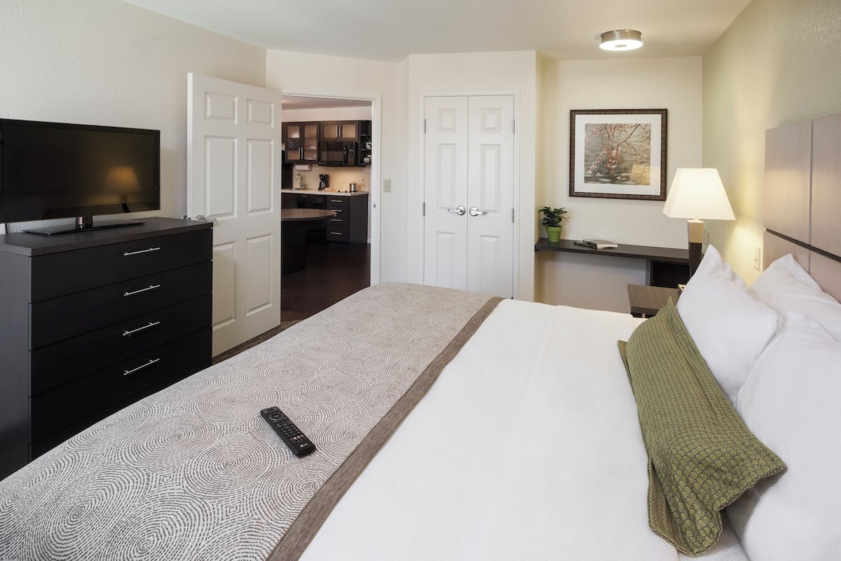 1 bedroom, in-room safe, desk, iron/ironing board