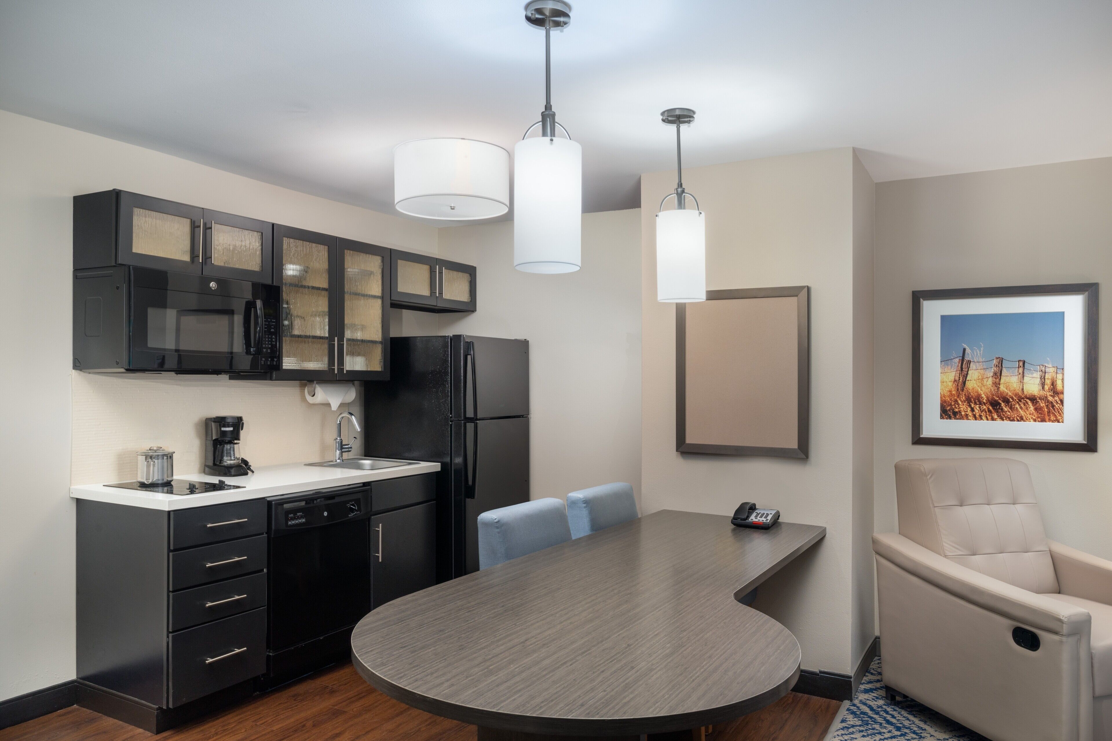 Full-sized fridge, microwave, stovetop, dishwasher