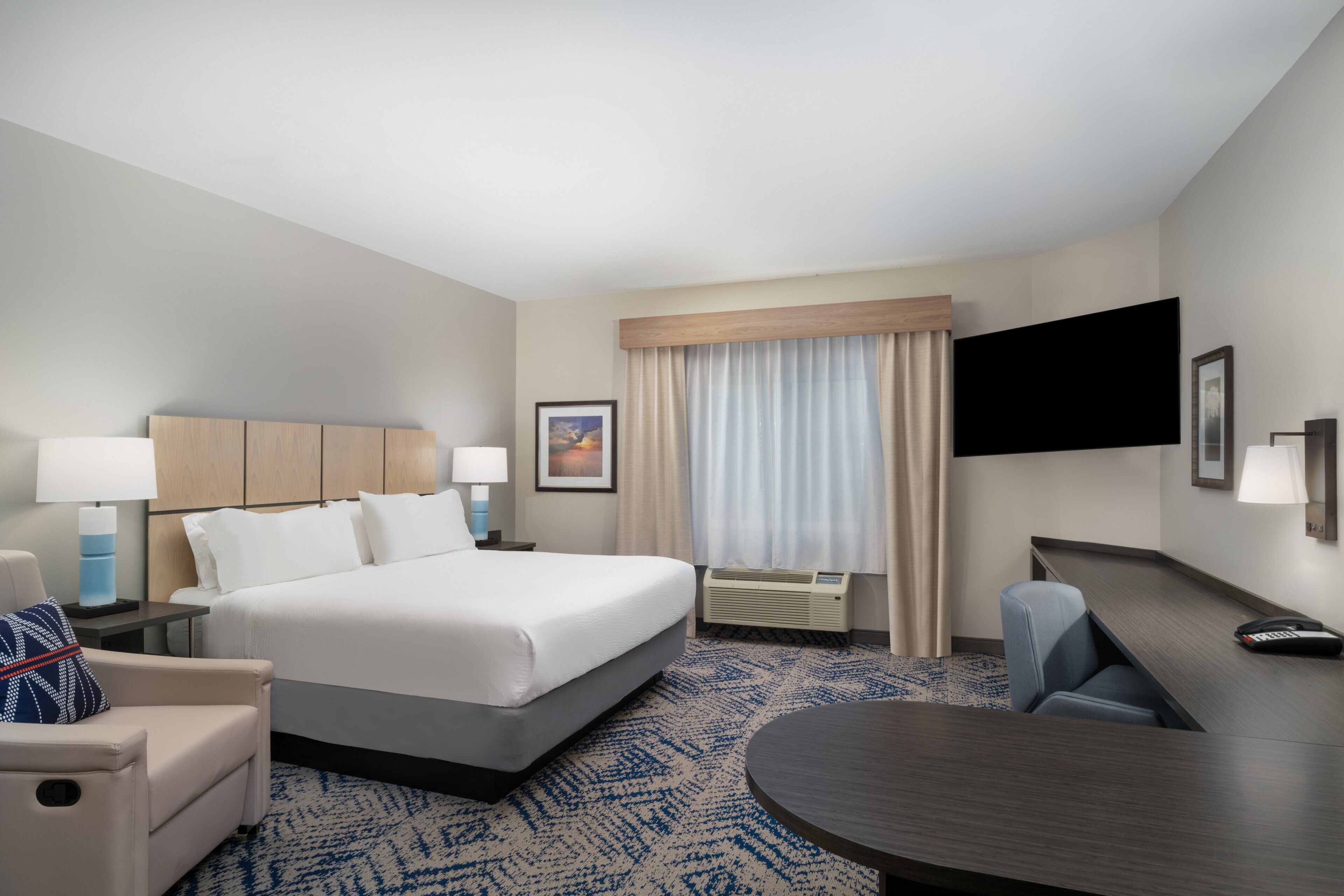 Studio Suite, 1 King Bed | In-room safe, desk, iron/ironing board, free cribs/infant beds