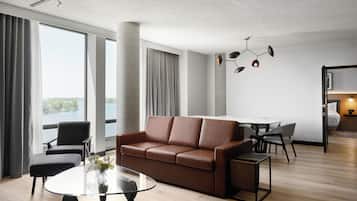 Executive Room, 1 King Bed, Bay View | Living area