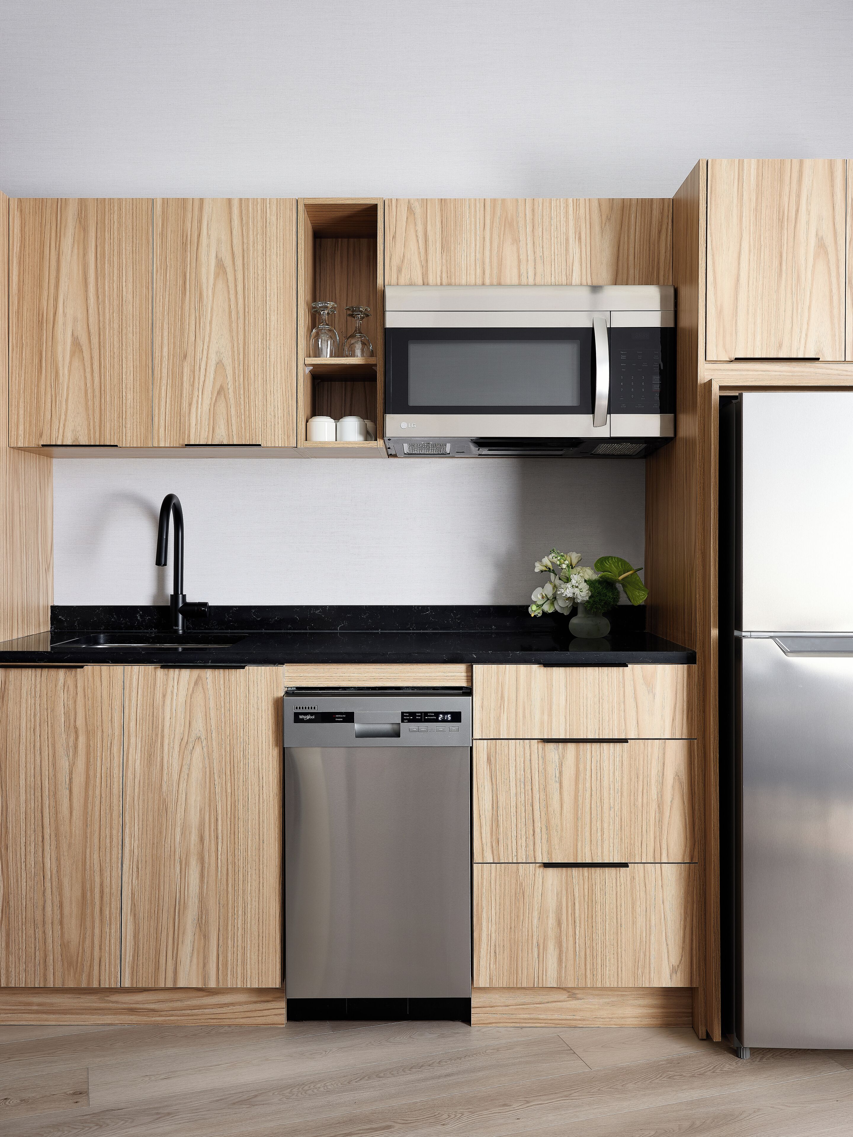 standard room, 1 king bed, kitchenette | private kitchen | coffee/tea maker