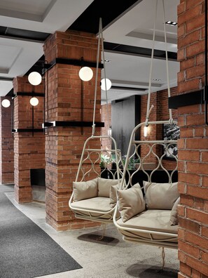 ฝ่ายต้อนรับ