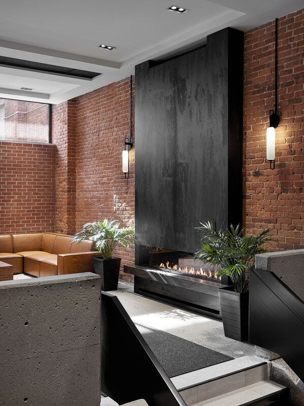 ฝ่ายต้อนรับ