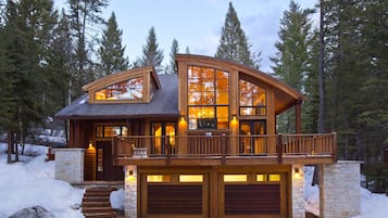 House, 6 Bedrooms (Private Home Blue Moose Lodge) | Exterior