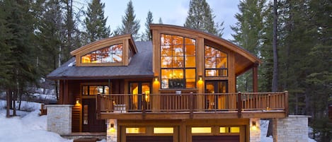 House, 6 Bedrooms (Private Home Blue Moose Lodge) | Exterior