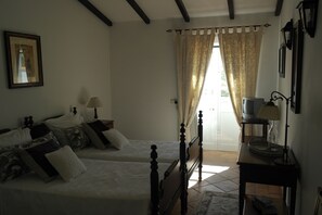 Double or Twin Room | Blackout drapes, cribs (surcharge), rollaway beds (surcharge) - Casa De Estoi (Faro)
