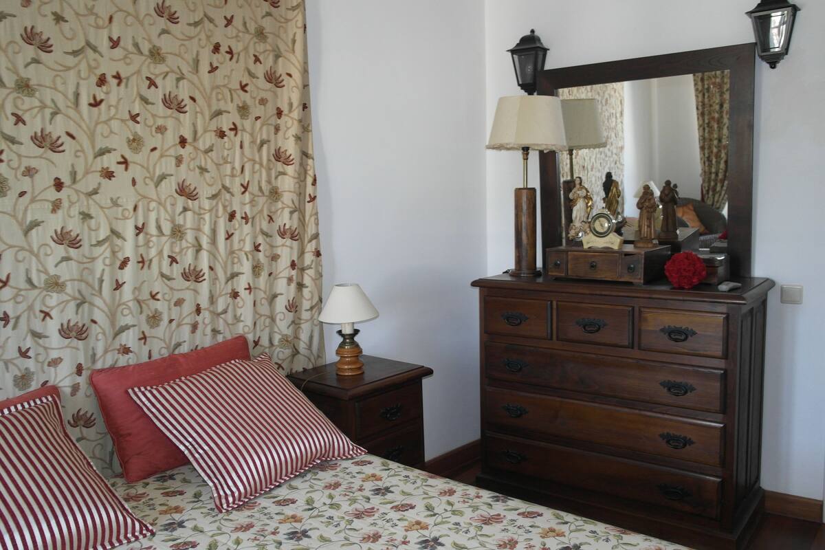 Suite | Blackout drapes, cribs (surcharge), rollaway beds (surcharge)
