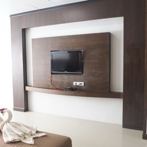 Triple Room, Mountain View | Desk, soundproofing, cribs/infant beds, rollaway beds - Poonsap Apartment (Ko Lanta)