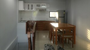 Studio Apartment | 私人厨房 | 茶具/咖啡用具、大冰箱、微波炉、炉灶