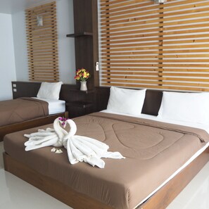 Triple Room, Mountain View | Desk, soundproofing, cribs/infant beds, rollaway beds - Poonsap Apartment (Ko Lanta)