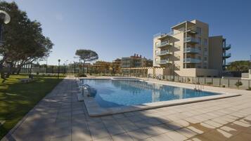 Seasonal outdoor pool